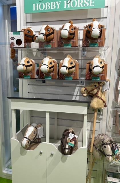 Holly Hobby Horse koń na pasku z ogonem beige
